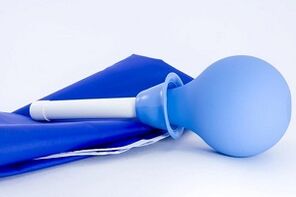 enema de limpieza para eliminar los parásitos del cuerpo